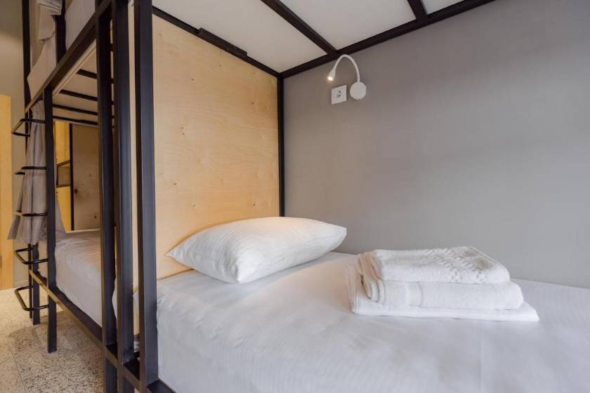 Back2ME - Bed in 8-Bed Female Dormitory Room