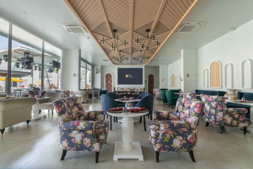 The Gems Mining Pool Villas Pattaya -  cafe