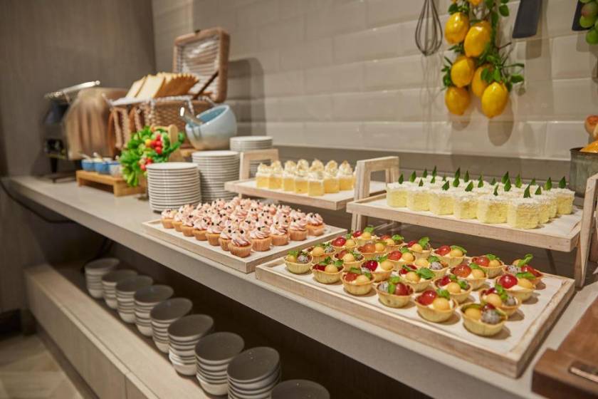 Grande Centre Point Pattay - breakfast