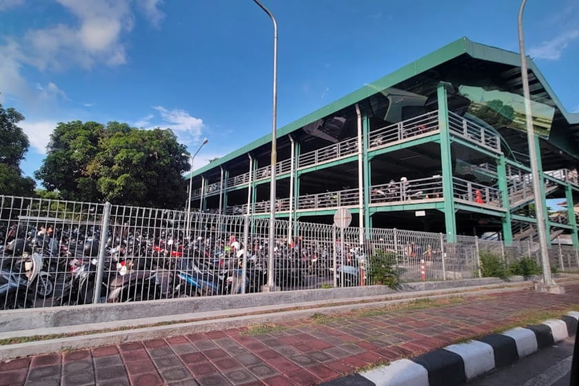 پارکینگ فرودگاه بالی