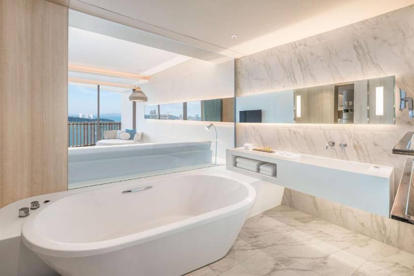 Hilton Pattaya - Deluxe King Room - Ocean View