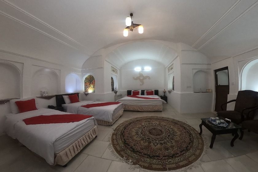 هتل سنتی رویای قدیم یزد - اتاق چهار تخته پایین