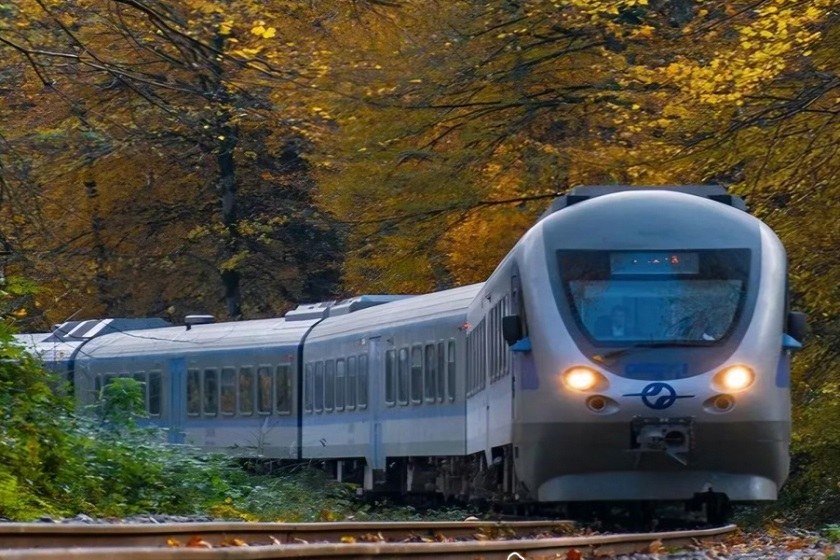 دومین قطار گردشگری «مثلث طلایی ایران» وارد اصفهان شد