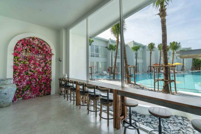 The Gems Mining Pool Villas Pattaya -  cafe