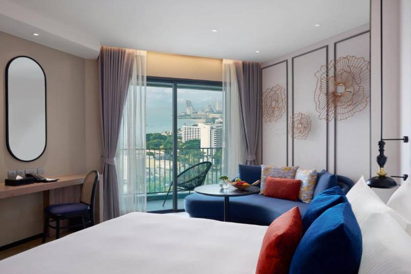 Somerset Pattaya - Deluxe King Room with Sea View