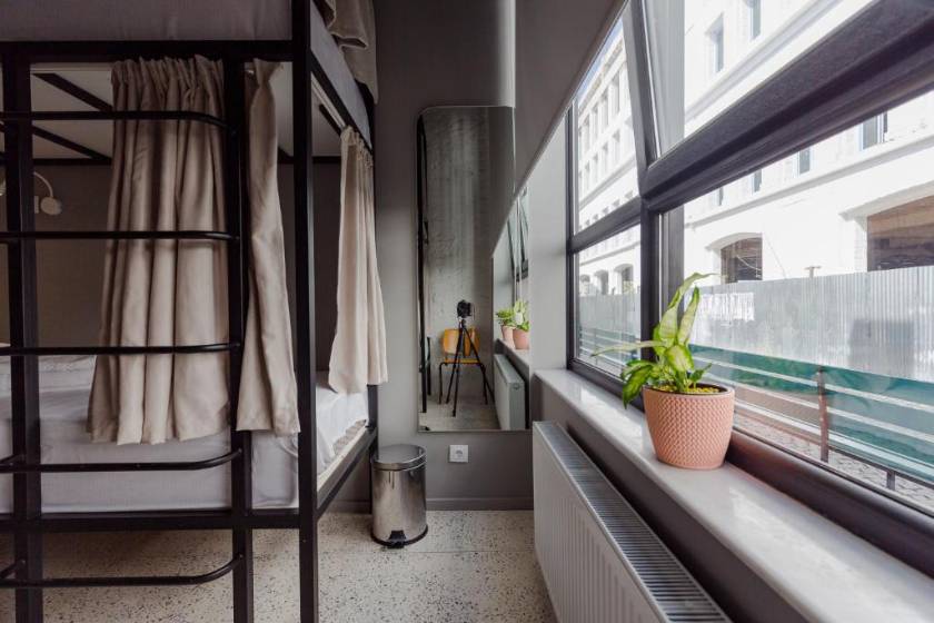 Back2ME - Bed in 8-Bed Female Dormitory Room