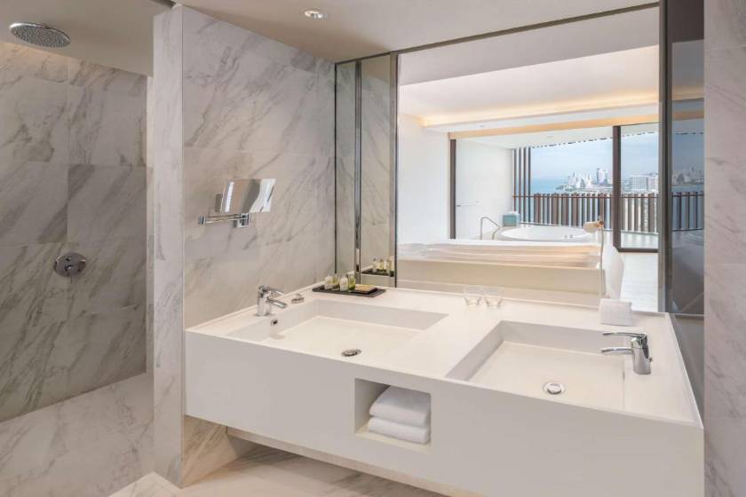 Hilton Pattaya - King Premium Ocean Suite