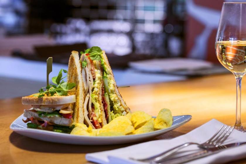 Holiday Inn Express Amsterdam Arena Towers by IHG - food and drink