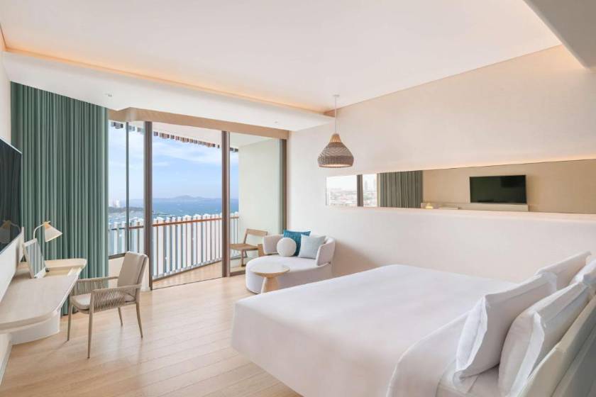 Hilton Pattaya - Deluxe King Room - Ocean View