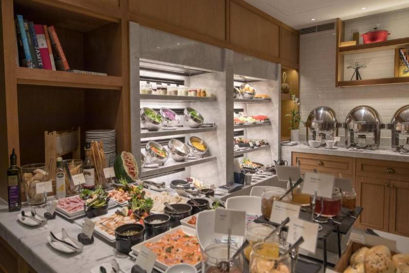 InterContinental Pattaya Resort by IHG - food and drink