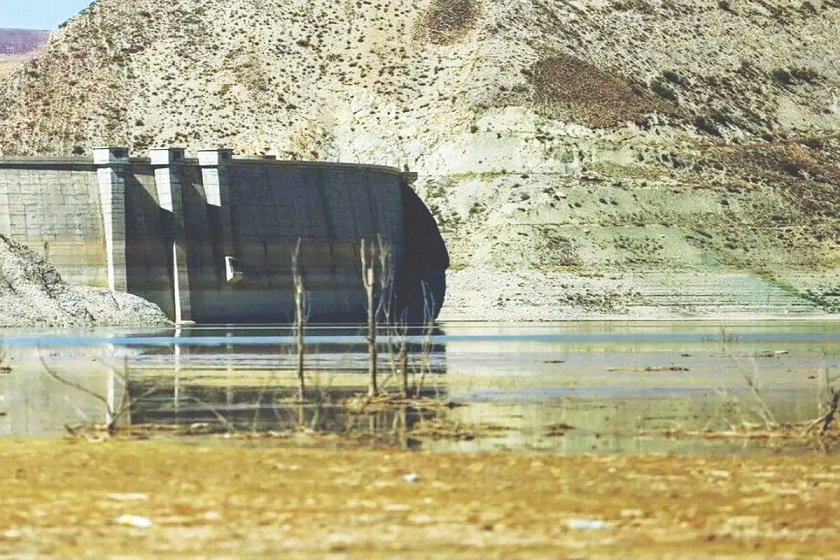 ایران در محاصره خشکسالی. منبع عکس وبسایت روزنامه جهان صنعت. عکاس نامشخص