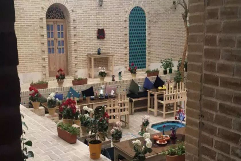 اقامتگاه سنتی شهباز کرمان - محوطه