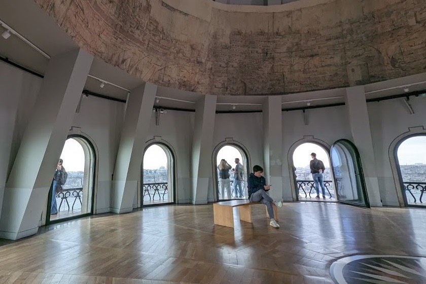 بازدید کنندگان از برج گالاتا. منبع عکس: گوگل مپ. عکاس: Oleg Naumov