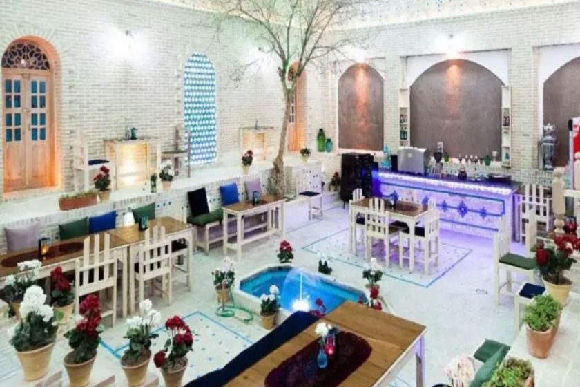 اقامتگاه سنتی شهباز کرمان - محوطه