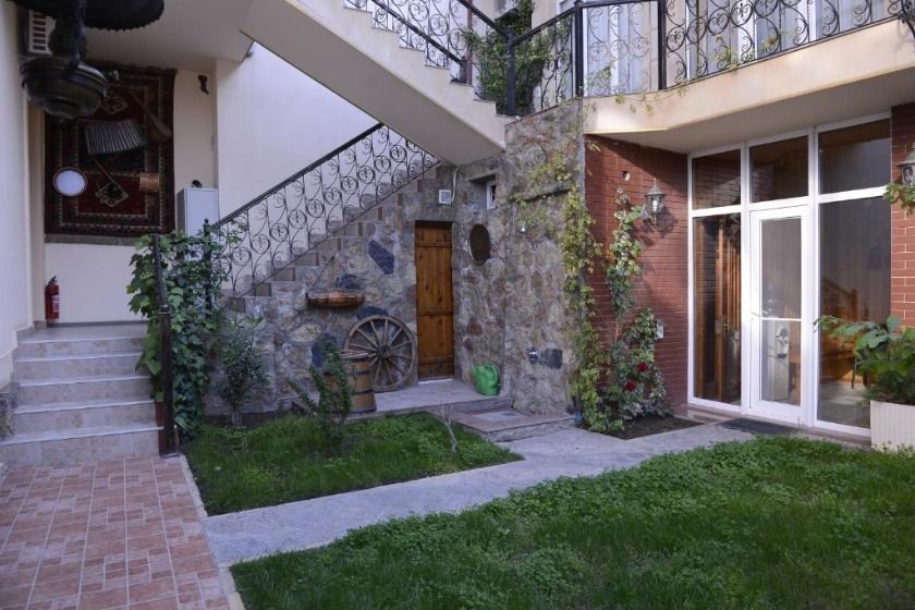 East Legend Hotel baku - inner courtyard