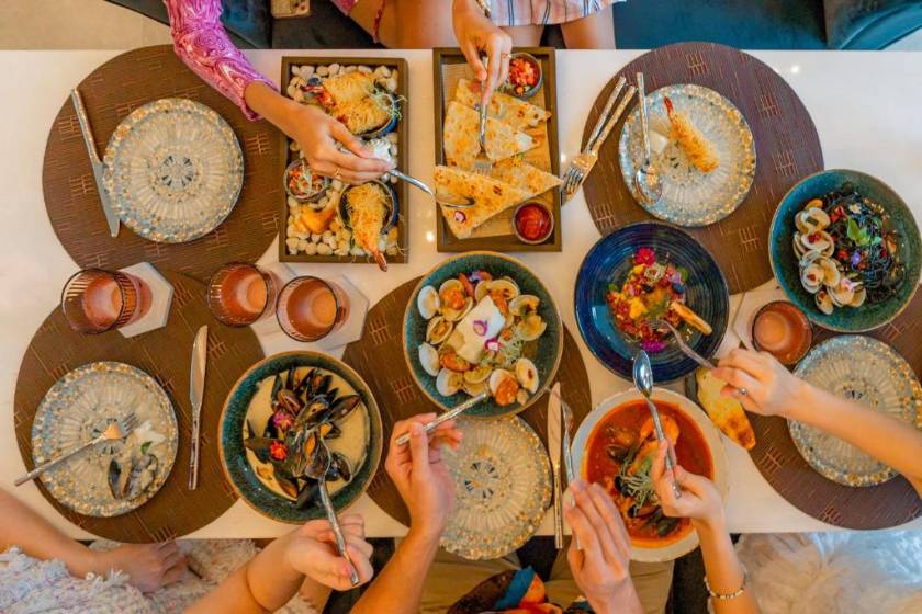 The Gems Mining Pool Villas Pattaya - food and drink