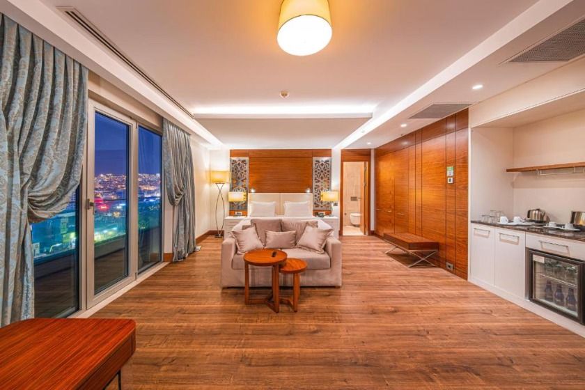 Holiday Inn Ankara - Cukurambar, an IHG Hotel Ankara - King Suite with Jetted Tub - Smoking