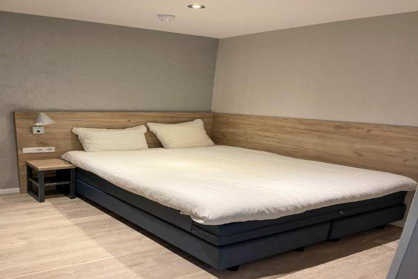 Joy Hotel - Budget Double Room without Window