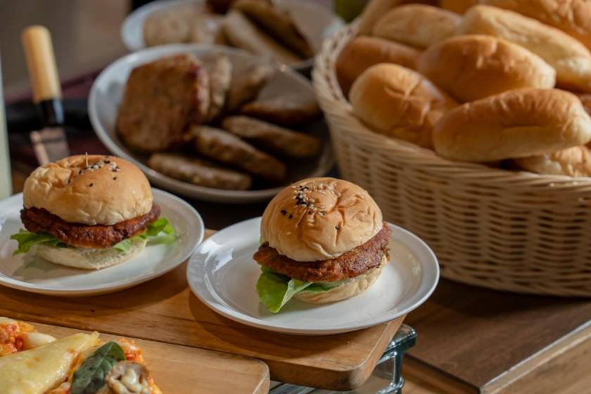 Arden Hotel & Residence Pattaya - food and drink