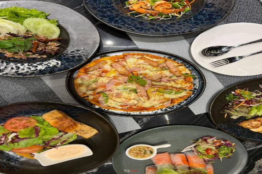 Amethyst Hotel Pattaya - food and drink