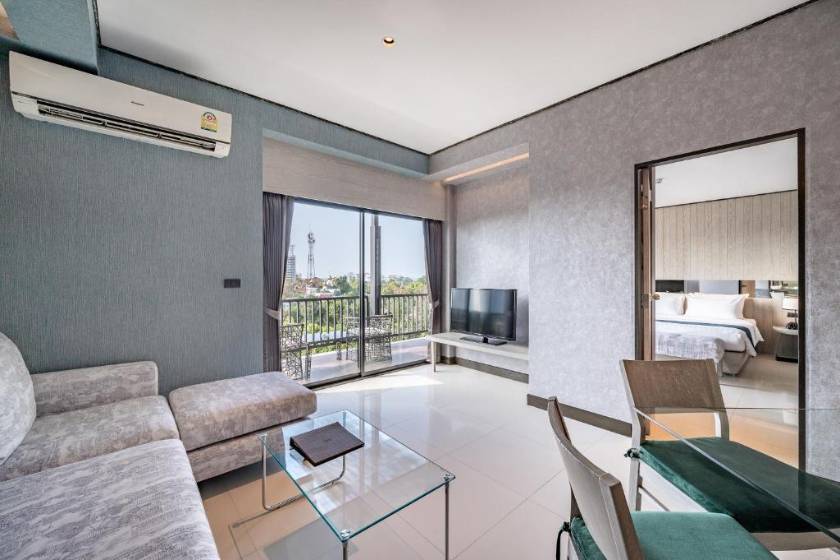 Manhattan Pattaya Hotel - SHA Extra Plus - One-Bedroom Suite
