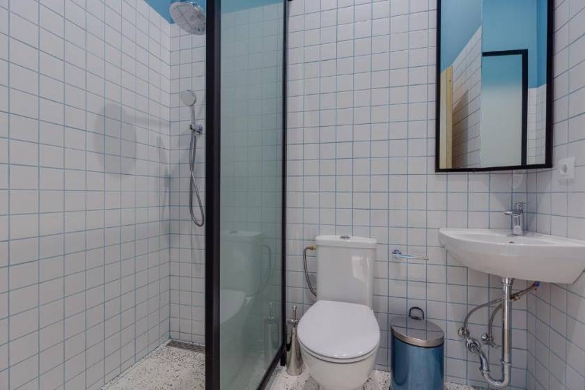 Back2ME - Family Room with Private Bathroom