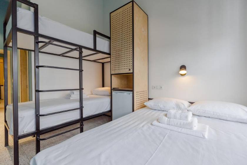 Back2ME - Family Room with Private Bathroom