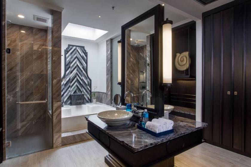 InterContinental Pattaya Resort by IHG - Junior King Suite with Pool/Club Lounge Access