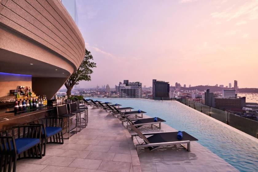 Somerset Pattaya - pool