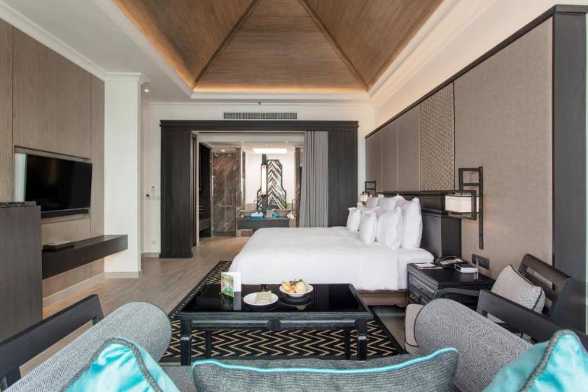 InterContinental Pattaya Resort by IHG - Junior King Suite with Pool/Club Lounge Access