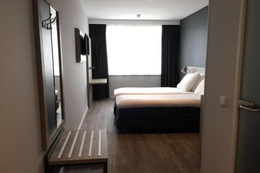 Joy Hotel - Deluxe Twin Room