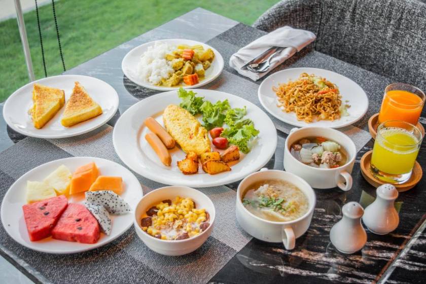 Amethyst Hotel Pattaya - food and drink