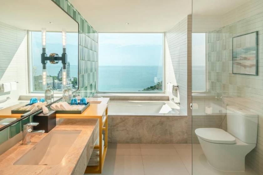 Holiday Inn Pattaya by IHG - Premium Twin Room with Beach View