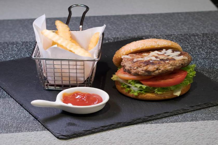 Amethyst Hotel Pattaya - food and drink