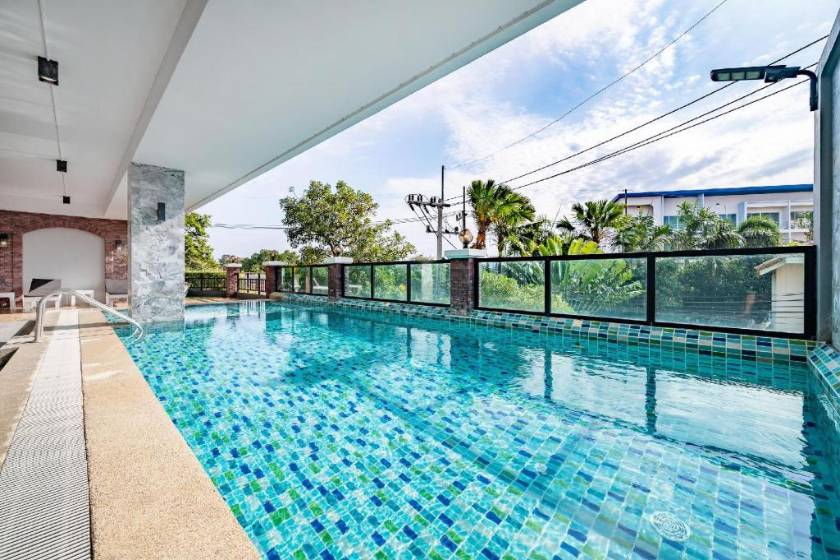 The Corner Lodge - pool