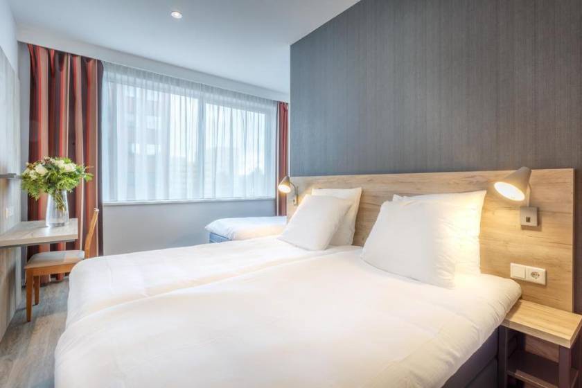 Joy Hotel - Deluxe Triple Room