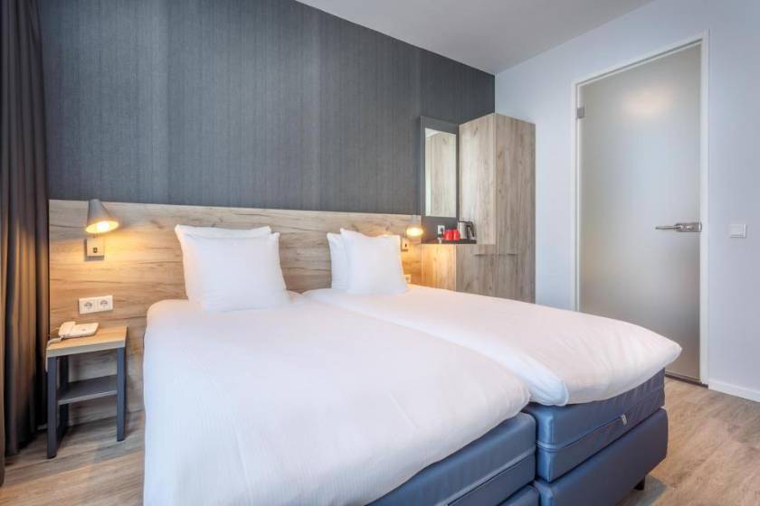 Joy Hotel - Deluxe Twin Room