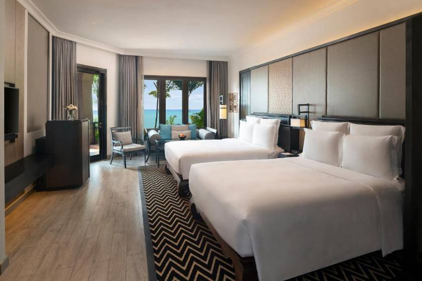 InterContinental Pattaya Resort by IHG - Queen Junior Suite with Ocean View - Club Lounge Access