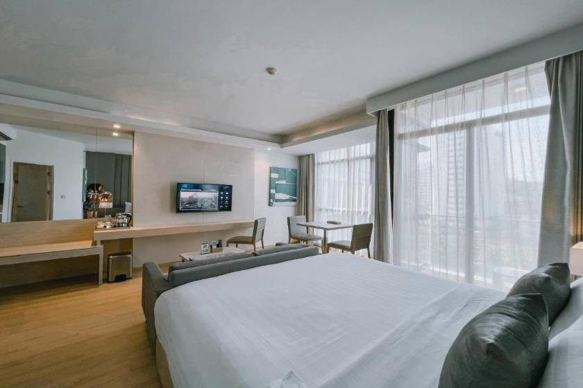 Arden Hotel & Residence Pattaya - Deluxe Double or Twin Room with City View