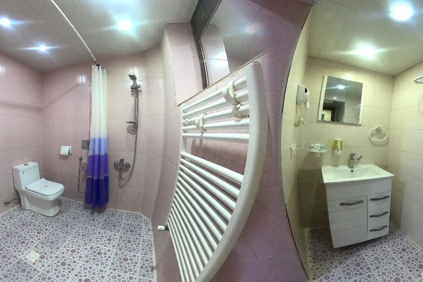 هتل سنتی رویای قدیم یزد - اتاق چهار تخته پایین