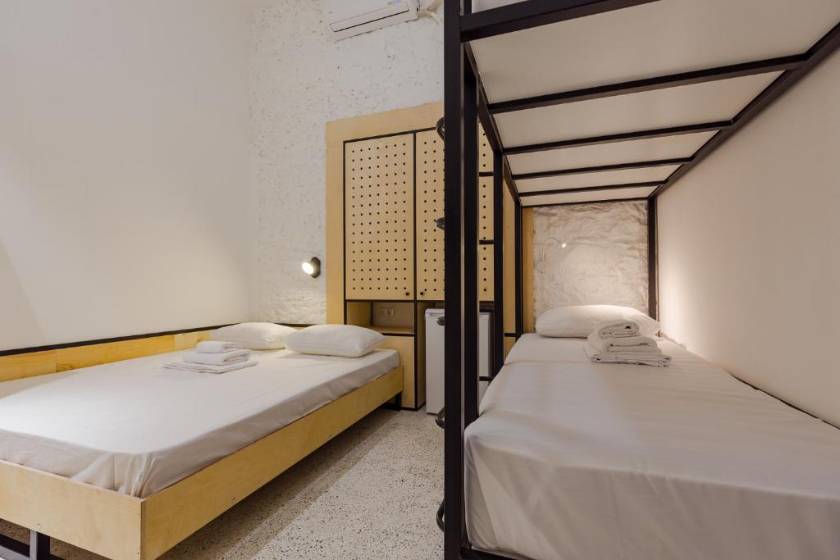 Back2ME - Family Room with Private Bathroom