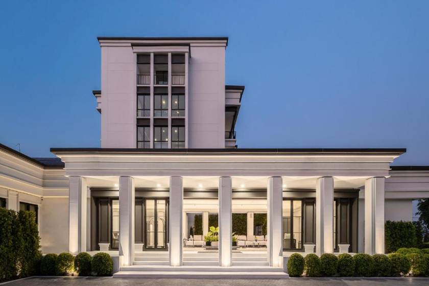 Manhattan Pattaya Hotel - SHA Extra Plus - facade