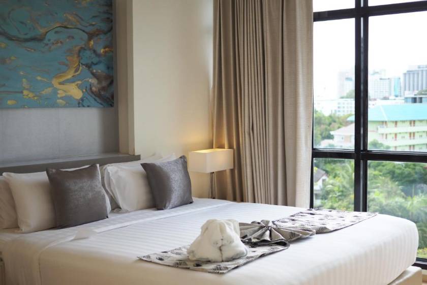 Arden Hotel & Residence Pattaya - Deluxe Double or Twin Room with City View