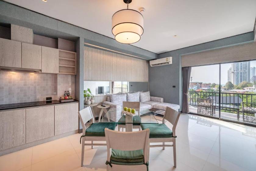 Manhattan Pattaya Hotel - SHA Extra Plus - One-Bedroom Suite