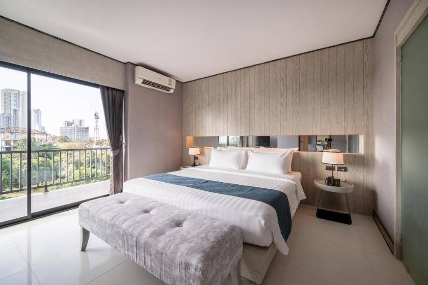 Manhattan Pattaya Hotel - SHA Extra Plus - Penthouse Two-bedroom Suite