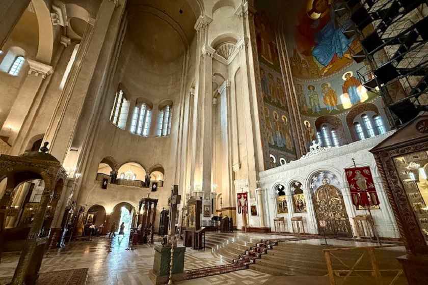 بخش های مختلف کلیسای جامع تثلیث تفلیس