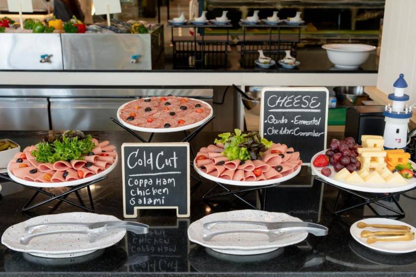 Somerset Pattaya -  food and drink