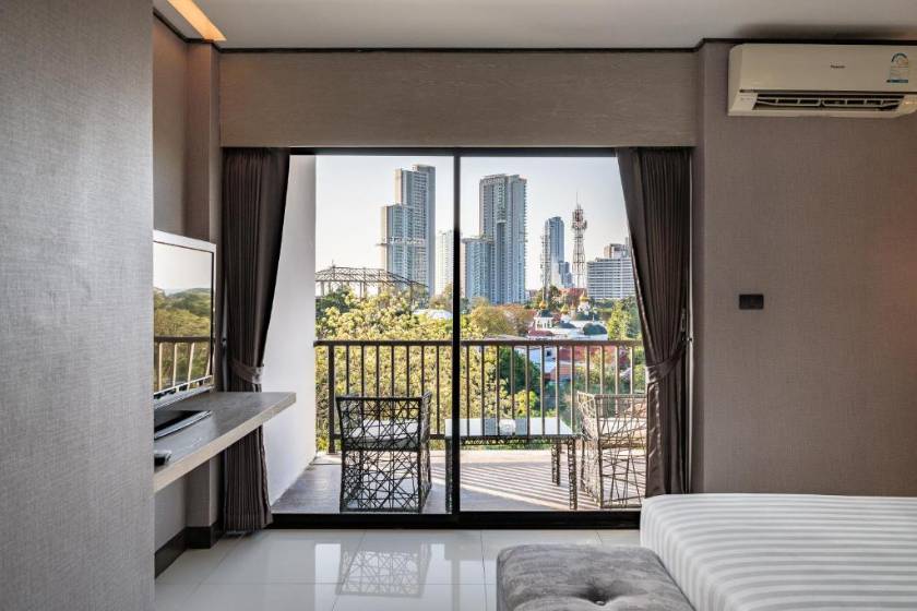 Manhattan Pattaya Hotel - SHA Extra Plus - Penthouse Two-bedroom Suite