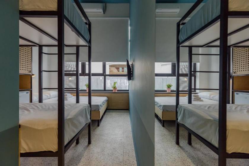 Back2ME - Family Room with Private Bathroom