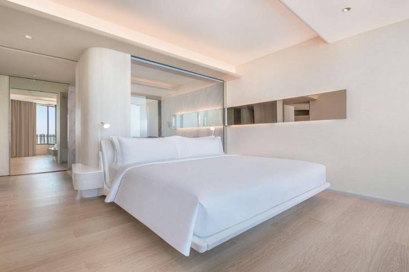 Hilton Pattaya - King Premium Ocean Suite